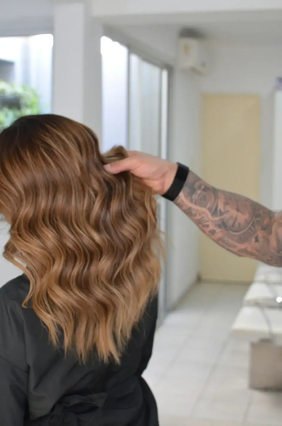 Risultato di una colorazione balayage su capelli mossi